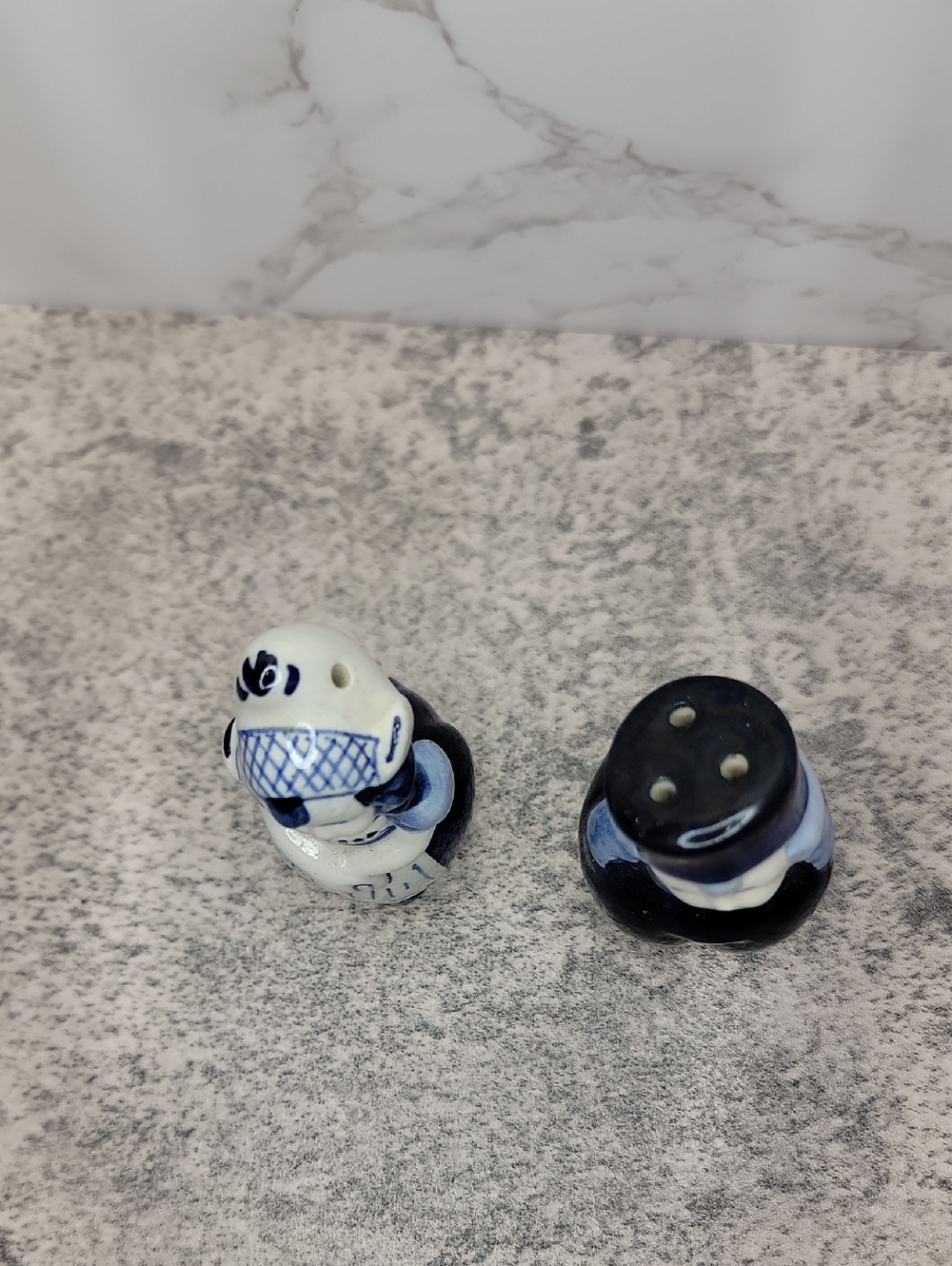 Vintage blue delfts boy and girl couple salt& pepper shaker - Picture 6 of 12